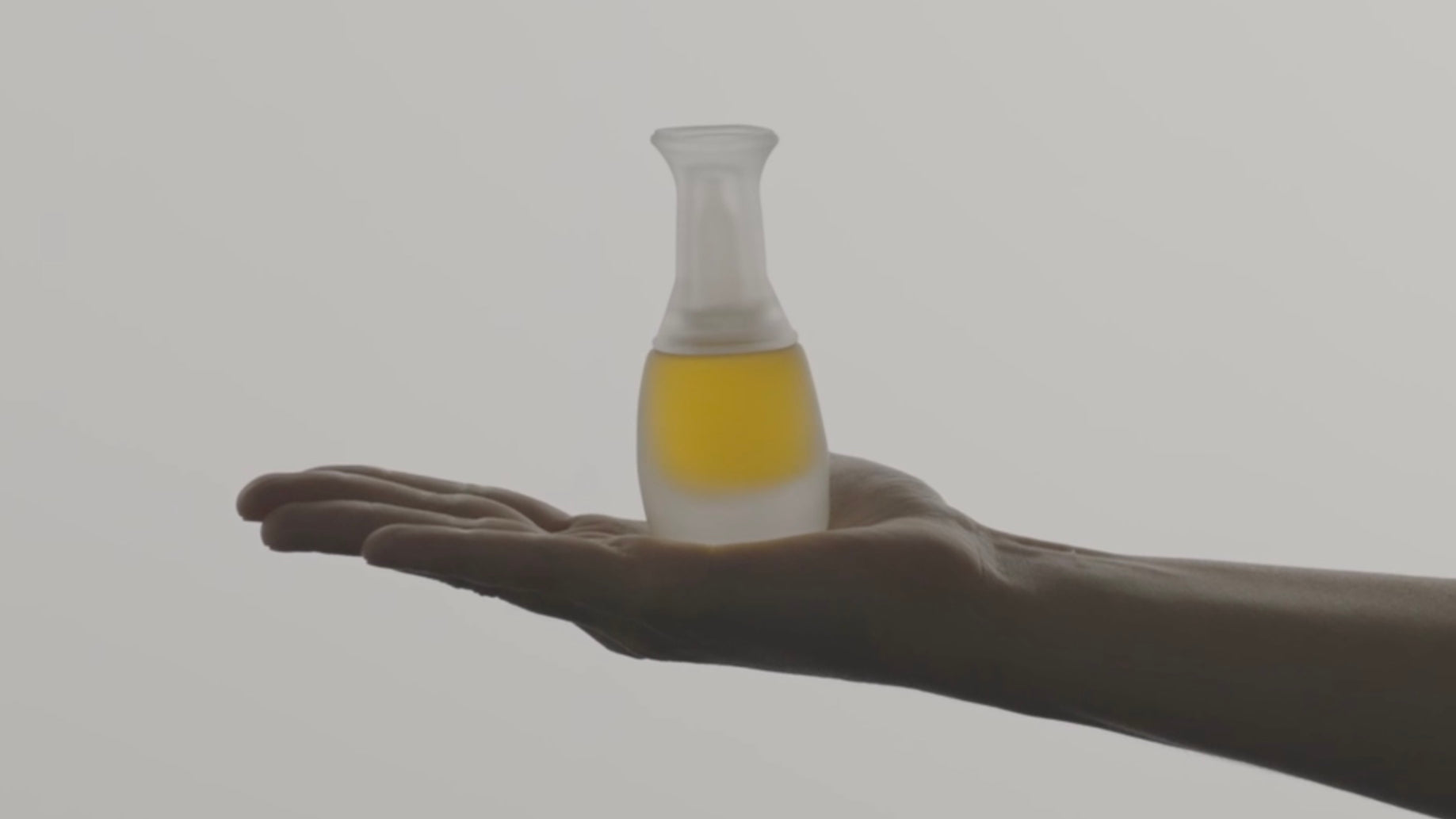 Less Face Oil Anwendung